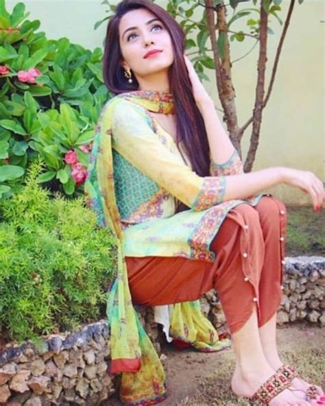 Pakistani Girls Pictures Beautiful Ladies From Islamabad Lahore And Gambaran