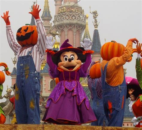Les Mechants Disney font leur Halloween Show - Disneyland Resort Paris