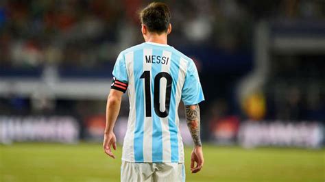 Messi Anuncia Que Seguirá Jugando Con La Selección Argentina
