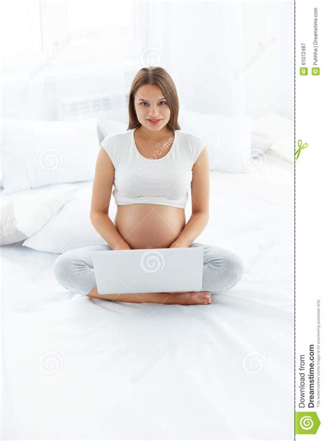 Pregnant Woman Using Laptop Computer Stock Image Image Of Belly Woman 61072487