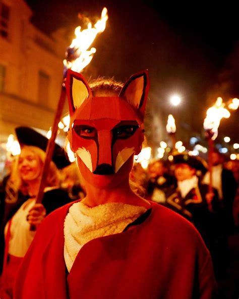 Факельное шествие в ночь Гая Фокса в Англии