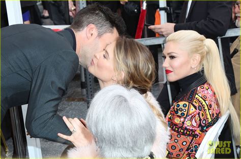 Gwen Stefani Blake Shelton Support Adam Levine At Hollywood Walk Of Fame Ceremony Photo
