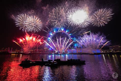 Spektakuläre Silvesterfeier London New Years Eve Fireworks 2020
