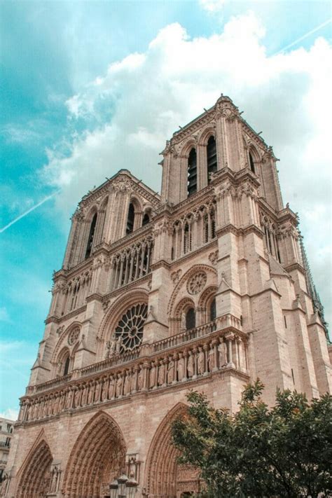 French Etiquette: 7 Tips to Know Before Going to France