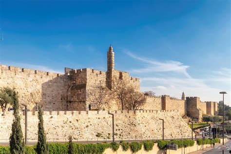 15 Of The Most Remarkable Walled Cities Around The World