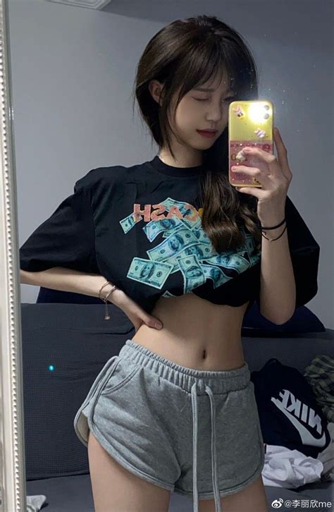 𝘚𝘢𝘷𝘦 𝘧𝘰𝘭𝘭𝘰𝘸 In 2022 Korean Girl Fashion Skinny Girl Body Skinny