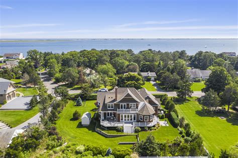 19 E Point Ln In Hampton Bays Out East