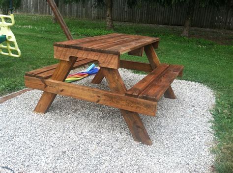 27 Best Outdoor Pallet Furniture Ideas And Designs For 2017