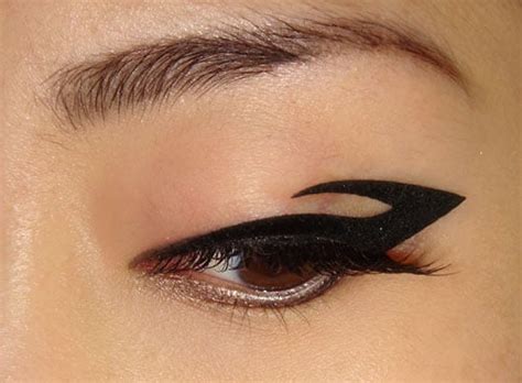 Makeup Trend Bold Graphic Eyeliner