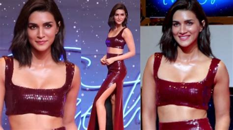 Kriti Sanon Shows Her Hot Thighs And Cleavage Show 🔥😍 Bollywood Celebs Camera Focus Youtube