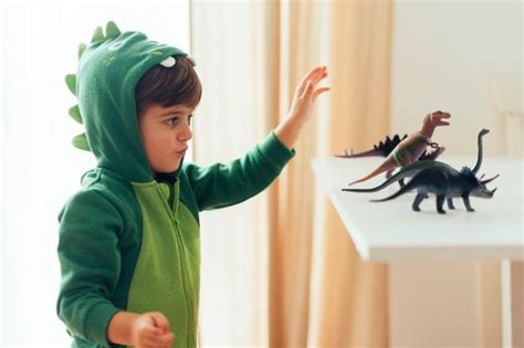 Medizinisch Greifen Sie Zu Attribut Niños Jugando Con Dinosaurios Entschuldigen Abhängigkeit