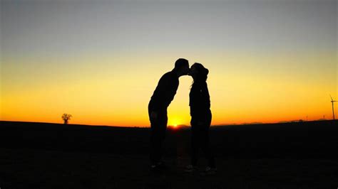Kissing Couple Wallpaper 4k Silhouette Romantic Evening Sky Sunset