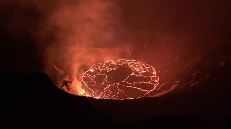 Hawaiis Kilauea Volcano Eruption Creates 600 Foot Deep Lava Lake Wamu