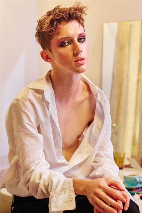 Androgynous Babe Androgynous Fashion Troye Sivan Pretty Men Pretty People Beautiful People