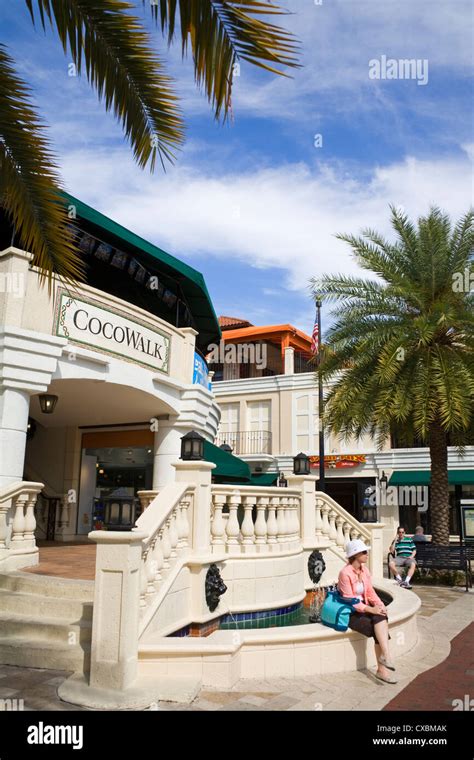 Shopping Mall Coconut Grove Miami Fotografías E Imágenes De Alta