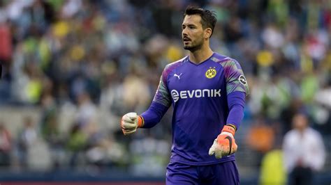 Offizielle und zehnte unter obhut der dfl ausgetragene ausspielung des wettbewerbs und wurde am 3. BVB: Roman Bürki und Thorgan Hazard fallen gegen den FC ...