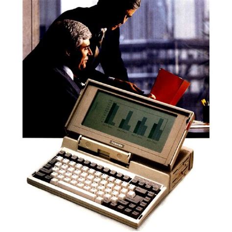 Toshiba T1100 Plus Pierwszy Seryjnie Produkowany Laptop Muzeum