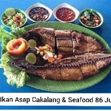 Namun, jangan sepelkan ikan gurame putih, walaupun ukurannya kecil tapi memberikan daya tarik yang memukau. Pondok Ikan Asap Cakalang & Seafood86 Djuanda - GoFood