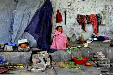 A Woman Is Living In Street They Dont Have Any Living Address Dhaka