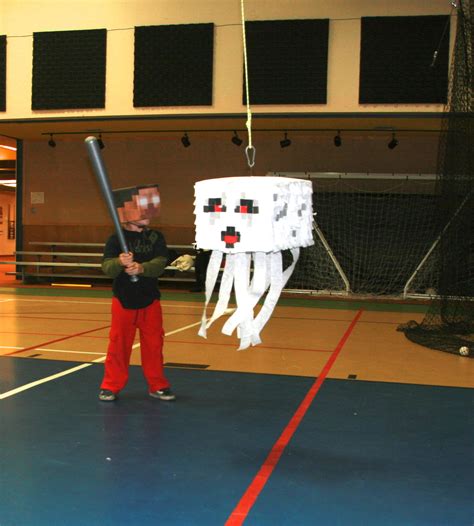 Minecraft Ghast - Piñata Boy