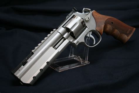 Pistol, sniper rifles, machine guns and m 16, ar, ak 47. Guns & Weapons: Cool Guns Wallpapers #2