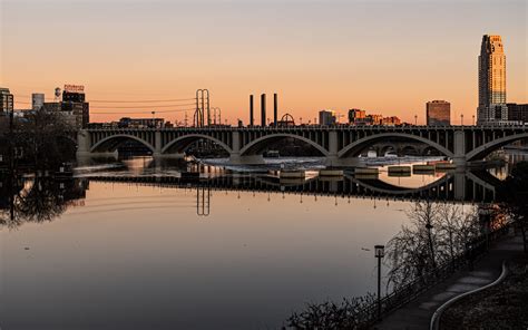 Download Wallpaper 3840x2400 River Bridge City Dusk Reflection 4k