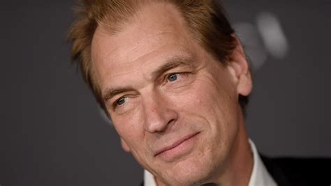 Julian Sands è morto i resti del corpo dellattore ritrovati in un