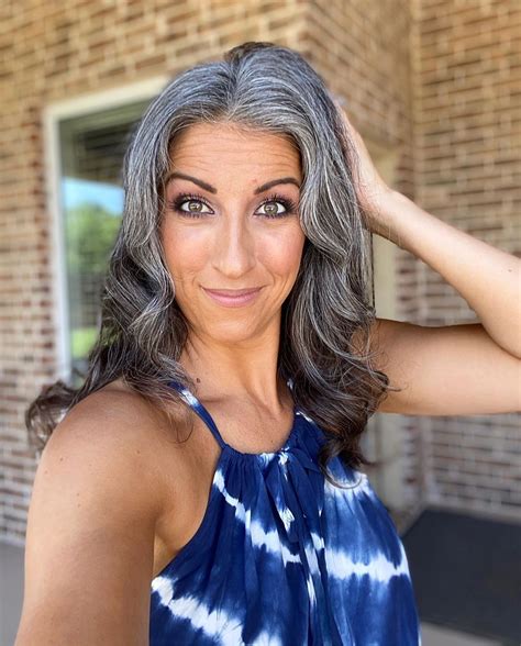 Woman Feels Sexier Than Ever After Deciding To Embrace Her Silver Hair Artofit
