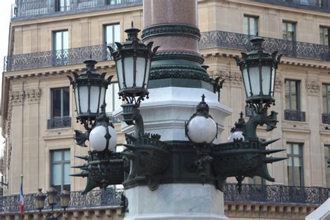 Les Lampadaires De Lopéra Garnier Histoires De Paris