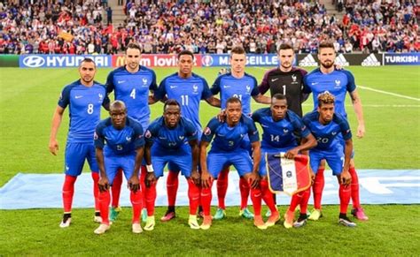 احتفال جيرو في أبرز صور تفوق فرنسا على أيسلندا. 4 لاعبين من فرنسا يخضعون لاختبار المنشطات