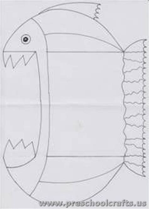 fish color and folding activity for kids - Preschool Crafts