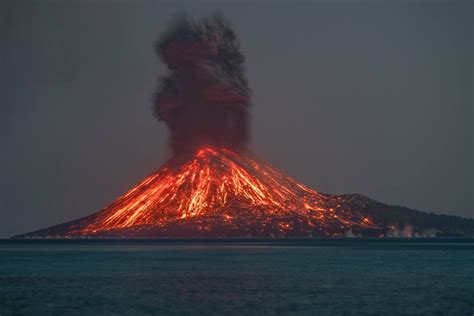 Krakatau Volcano Indonesia Eruption Continues Strong Vulcanian