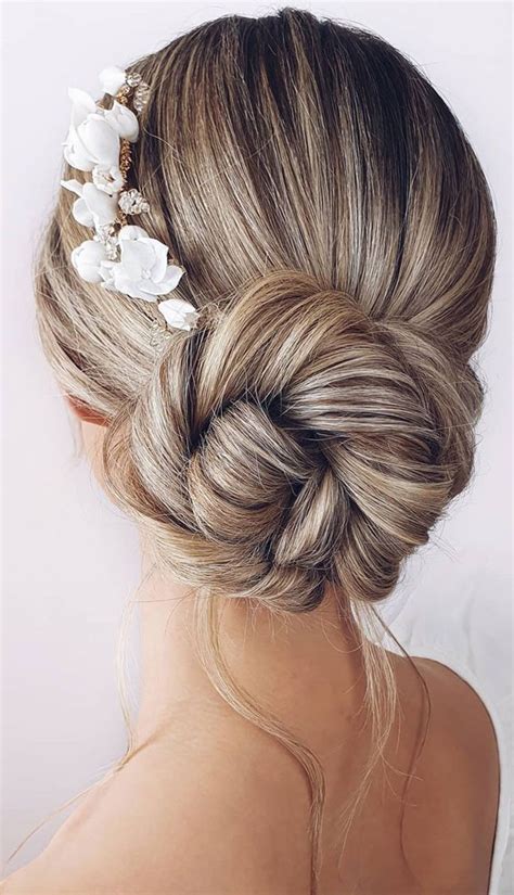 Latest Updo Hairstyles For Your Trendy Looks In Bridal Bun