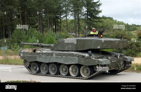 Challenger 2 Tanks Hi Res Stock Photography And Images Alamy
