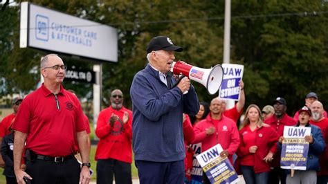 Uaw Strike Biden Visits The Picket Line In Michigan To Show Solidarity