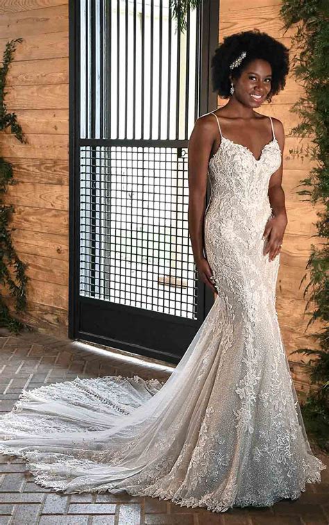 Sexy Fit And Flare Wedding Dress With Sparkling Floral Lace And