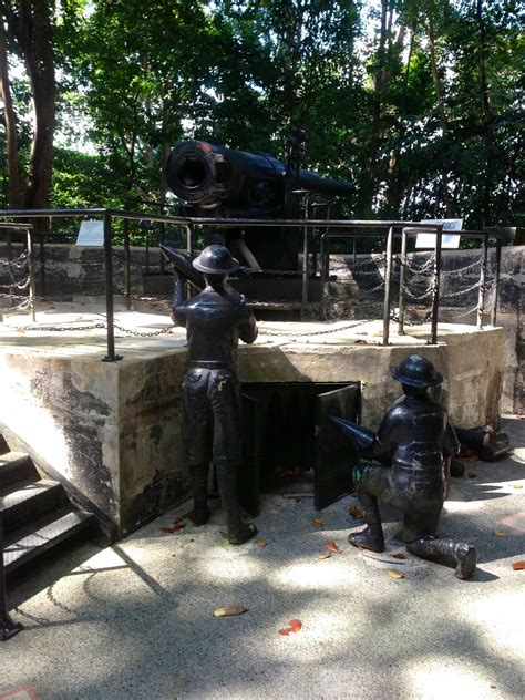 We planned a bbq which would take us there around midnight after a function. Singapore Kitty: Labrador Park...Are Those Ghosts I Saw?