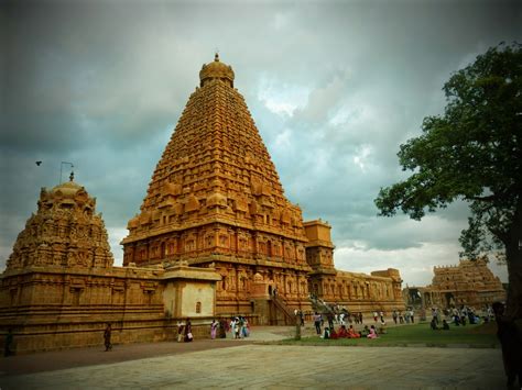 Interesting Facts About the Brihadeeshwara Temple of Thanjavur - Tamil ...