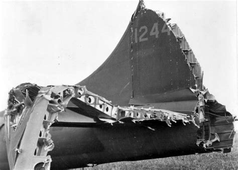 B 17 Bomb Damage Aircraft Design Aircraft War