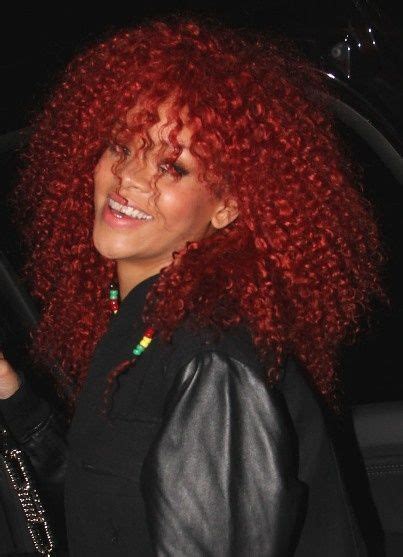 Rihannas Super Curly Hairstyle Rihanna Red Hair Super Curly Curly Hair Styles