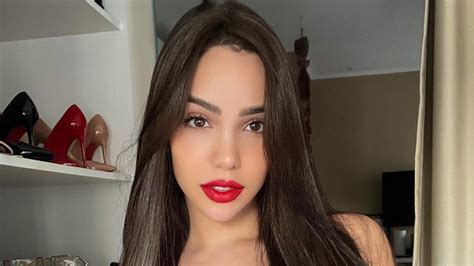 maria eduarda most beautiful brazil transgender woman in seamless v neck bra tg beauty