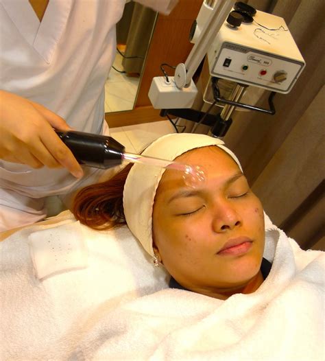 Ultrasonic skin scrubbing has become a top trending facial. Trying out the Advanced Acne Solution Facial at Bench Skin ...