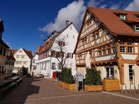 Generation betreiben wir als familienbetrieb ackerbau, viehhaltung und streuobstanbau umgeben von schöner natur. Gastronomie & Unterkünfte: Stadt Weilheim
