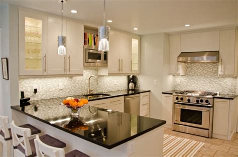 Una selección de cocinas contemporáneas, cocinas rústicas, cocinas de diseño, cocinas modernas… por ello, hemos seleccionado una pequeña muestra de todas nuestras cocinas, para que desde tu propia casa puedas empezar a soñar con tu cocina ideal. Distribucion en L, ideas de lujo para cocinas prácticas.