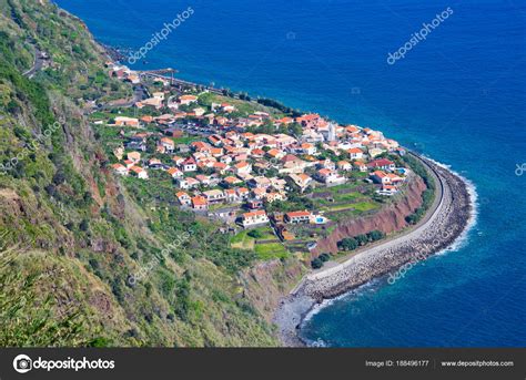 It is approximately 3 kilometres (1.86 mi) northwest of calheta. Jardim do Mar on Madeira island, Madeira — Stock Photo ...