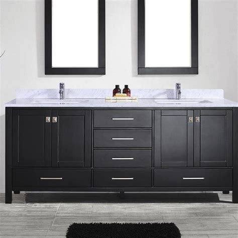 This bathroom vanity has immense sto… Zeringue 84