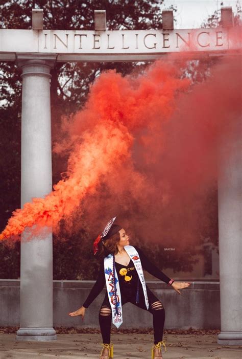 College Graduation Pictures, Graduation Picture Poses, Graduation