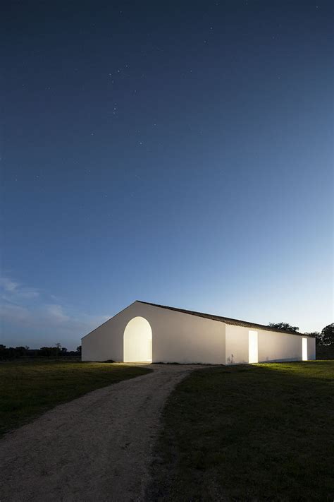 Con detalle de la evolución prevista de temperatura, estado del cielo, viento y lluvia. Galería de Casa en el Tiempo / Aires Mateus + João e ...