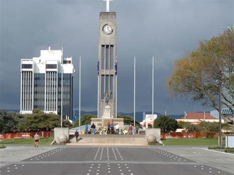 Te papaioea or transliterated māori: Palmerston North war memorial | NZHistory, New Zealand ...
