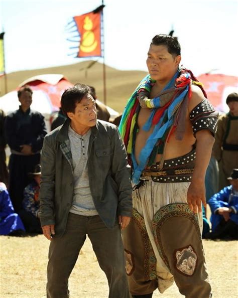 In skiptrace verbündet sich jackie chan mit johnny knoxville, um einen chinesischen gangster starring: The trailer of Jackie Chan's film 'Skiptrace' has been ...